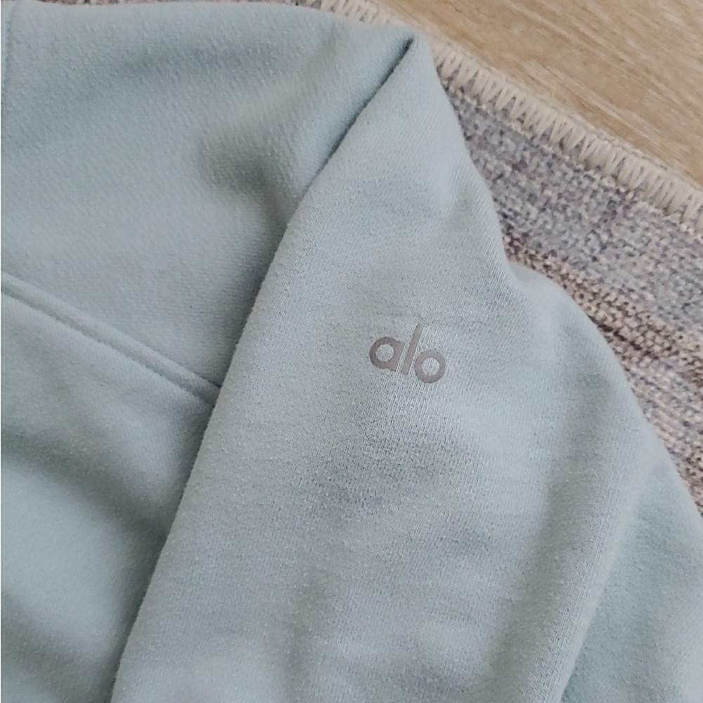 Alo Yoga Renown Heavyweight Crewneck Sweatshirt Light Blue SzXS - Picture 2 of 3